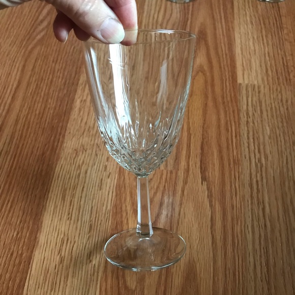 Set of 6 Vintage Luminarc Crystal Wine Glasses with cut glass pattern - Picture 2 of 6